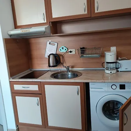 Διαμέρισμα Sunny Apartment, Kokiche - White Building Liliya Σάνι Μπιτς