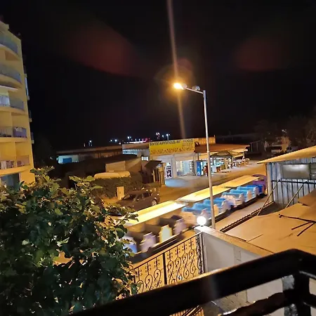 Διαμέρισμα Sunny Apartment, Kokiche - White Building Liliya