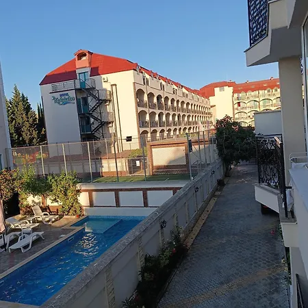 Διαμέρισμα Sunny Apartment, Kokiche - White Building Liliya