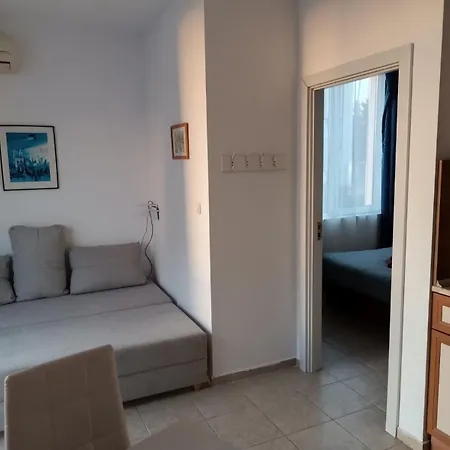 Sunny Apartment, Kokiche - White Building Liliya *