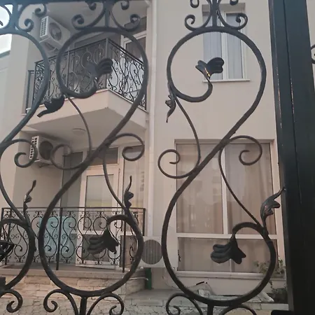 Sunny Apartment, Kokiche - White Building Liliya Lägenhet Slăntjev Brjag