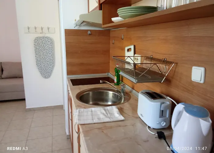 Sunny Apartment, Kokiche - White Building Liliya 아파트