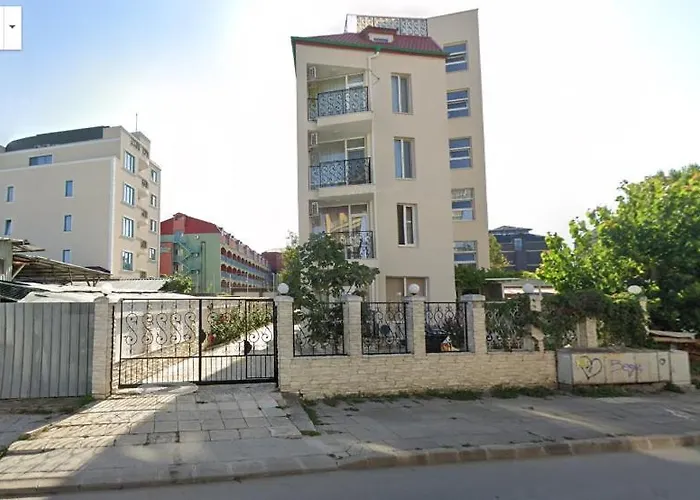 Sunny Apartment, Kokiche - White Building Liliya *