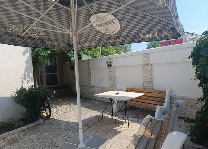 Sunny Apartment, Kokiche - White Building Liliya 아파트 써니비치