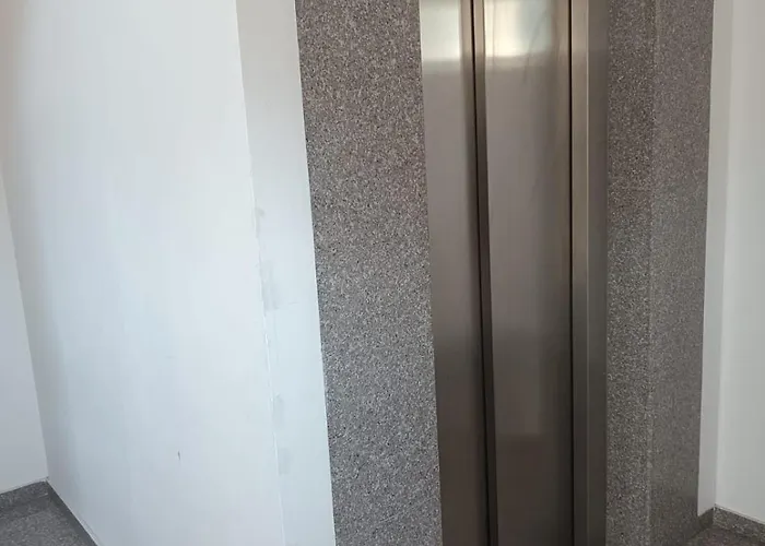 Sunny Apartment, Kokiche - White Building Liliya 아파트 써니비치