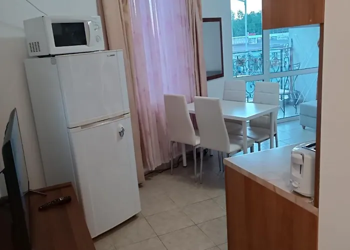 Sunny Apartment, Kokiche - White Building Liliya