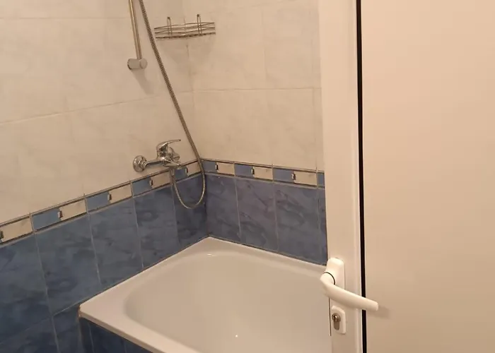 Sunny Apartment, Kokiche - White Building Liliya 아파트