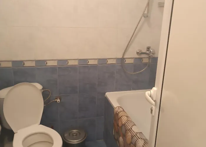 Sunny Apartment, Kokiche - White Building Liliya 아파트