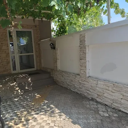 Sunny Apartment, Kokiche - White Building Liliya