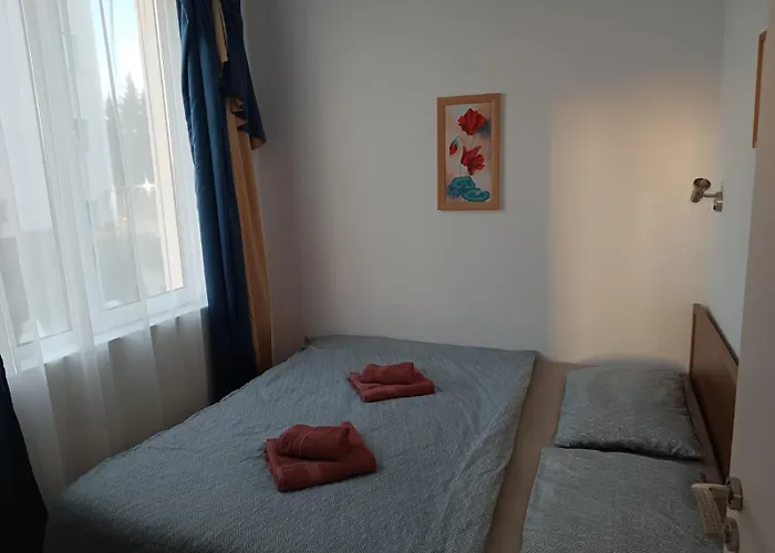 Sunny Apartment, Kokiche - White Building Liliya סאני ביץ'