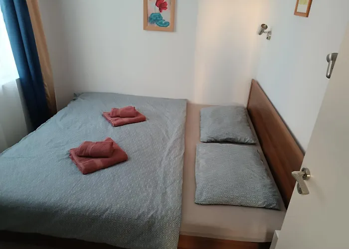 Sunny Apartment, Kokiche - White Building Liliya סאני ביץ'