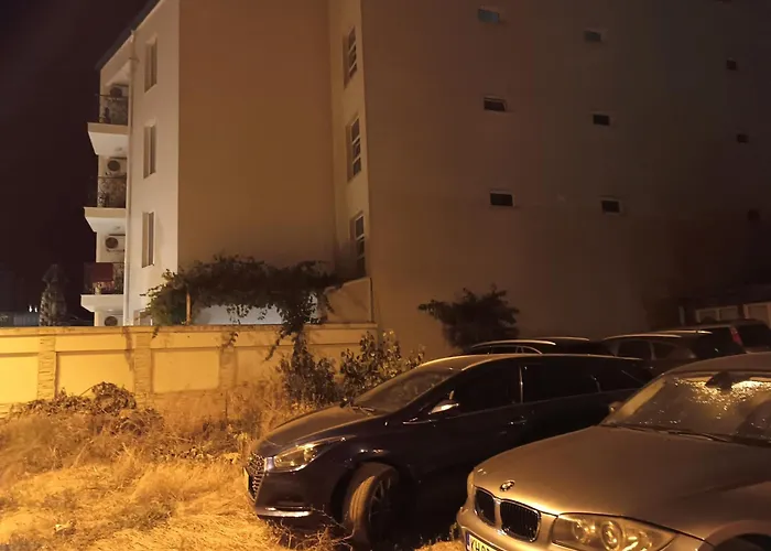 Sunny Apartment, Kokiche - White Building Liliya * סאני ביץ'