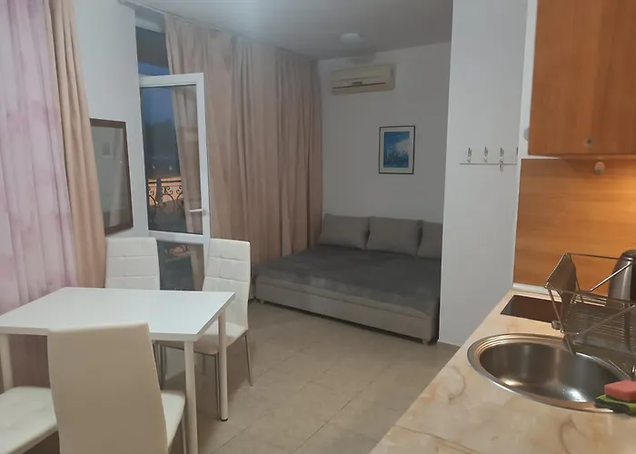 דירה Sunny Apartment, Kokiche - White Building Liliya סאני ביץ'