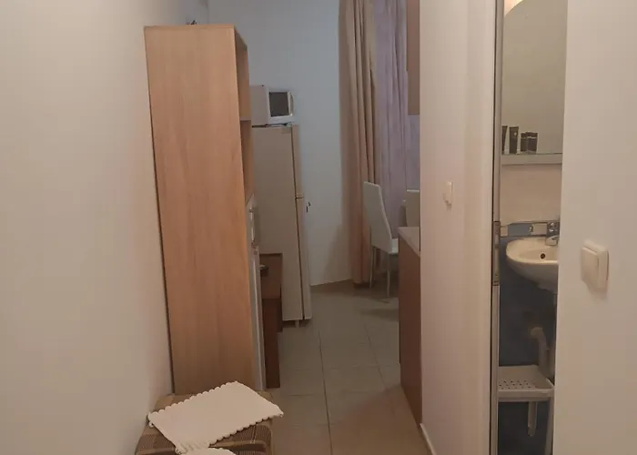 Sunny Apartment, Kokiche - White Building Liliya דירה סאני ביץ'