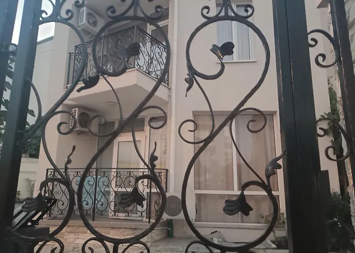 Sunny Apartment, Kokiche - White Building Liliya דירה סאני ביץ'